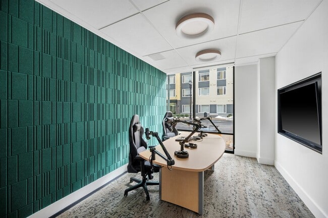 Maxwell in Everett, MA - Foto de edificio - Building Photo