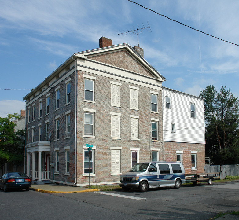 104 Union St in Hudson, NY - Building Photo