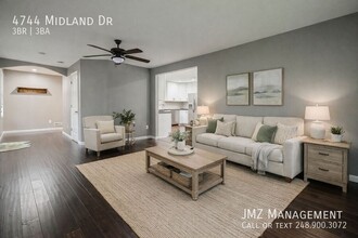 4744 Midland Dr in Pinckney, MI - Building Photo - Building Photo