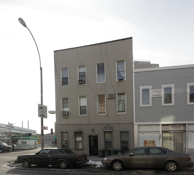 204 Greenpoint Ave in Brooklyn, NY - Building Photo - Building Photo