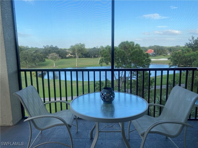 210 Vintage Cir in Naples, FL - Building Photo - Building Photo