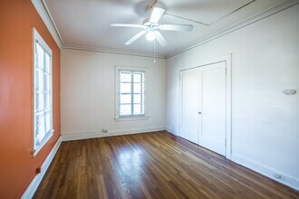 Parkside Poplar Apartments in Memphis, TN - Building Photo - Interior Photo