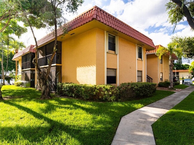 9734 Hammocks Blvd in Miami, FL - Building Photo - Building Photo