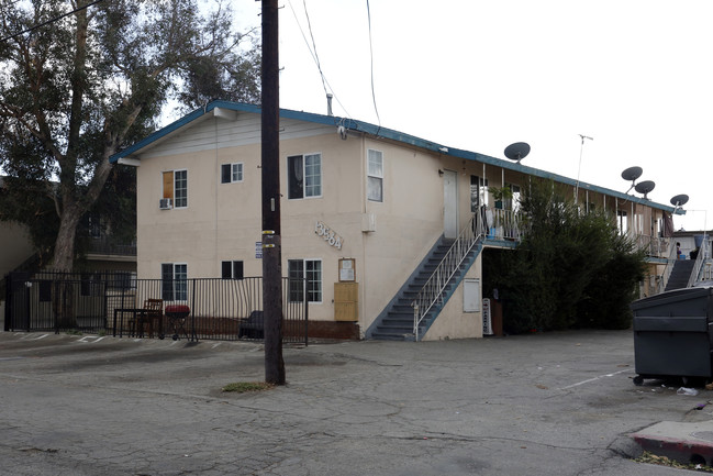 13564 Cantlay St in Van Nuys, CA - Building Photo - Primary Photo