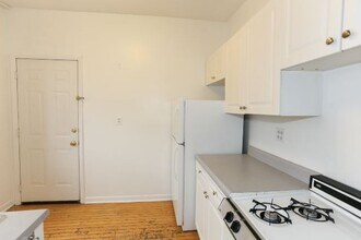 633 W Cornelia in Chicago, IL - Building Photo - Building Photo