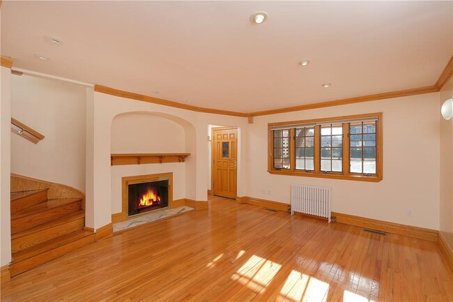13 Willow Cir in Bronxville, NY - Building Photo - Building Photo