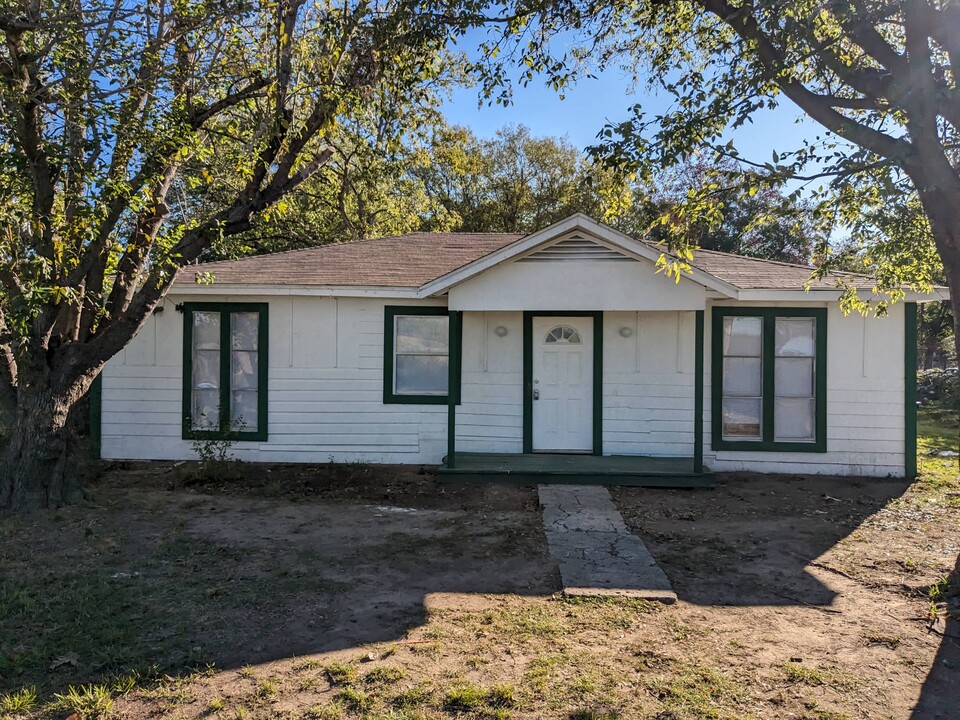 19687 Valentine in Kemp, TX - Building Photo