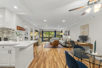 7742 Redlands St, Unit H1027 in Playa Del Rey, CA - Foto de edificio - Building Photo