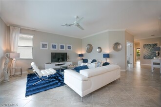 1555 Marton Ct in Naples, FL - Foto de edificio - Building Photo