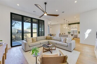 2401 Trailside Dr in Austin, TX - Building Photo - Building Photo