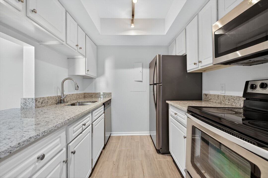 18318 Streamside Dr in Gaithersburg, MD - Building Photo