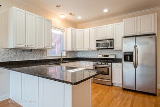 7250 N Oakley Ave in Chicago, IL - Building Photo - Building Photo