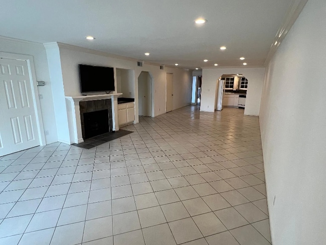 property at 4300 Vía Dolce