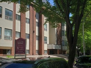 Garneau Bay in Edmonton, AB - Building Photo - Building Photo