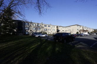 The Landings 2 in Fort Belvoir, VA - Building Photo - Building Photo