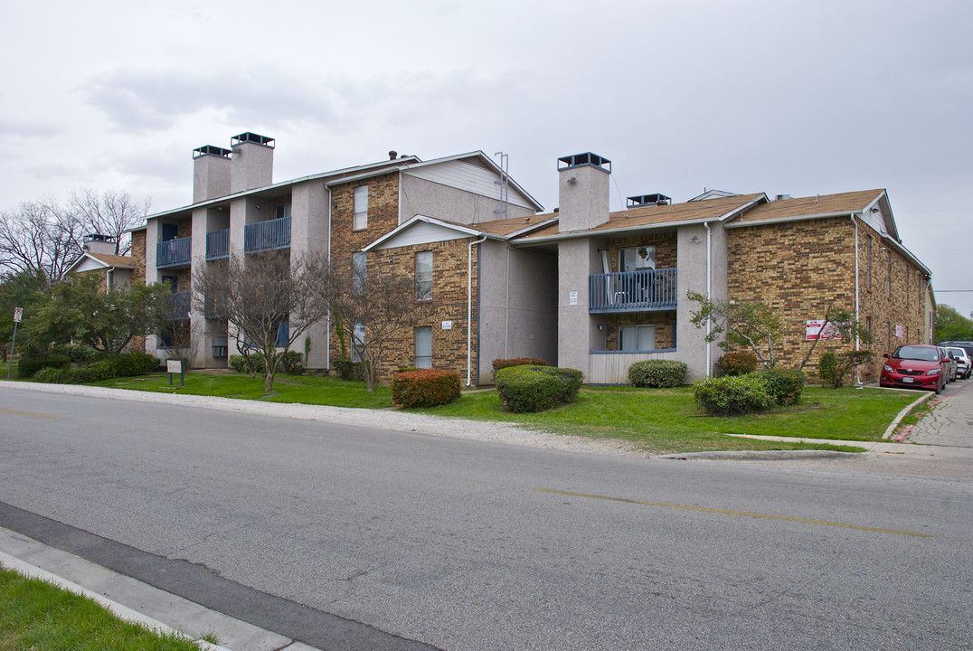 Lexington Apartments in Dallas, TX - Building Photo