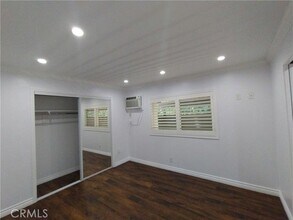 13714 Hoyt St in Los Angeles, CA - Foto de edificio - Building Photo