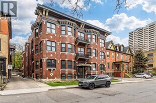 27 Bold St in Hamilton, ON - Building Photo