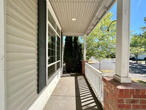 2420 NE 10th Ave in Hillsboro, OR - Building Photo - Building Photo