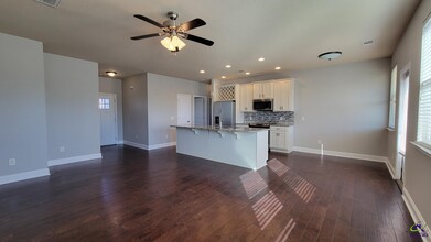 118 Sutton Dr in Perry, GA - Foto de edificio - Building Photo