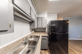 120 Lake Dr in Cadiz, KY - Building Photo - Building Photo