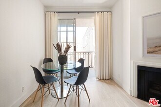 585 N Rossmore Ave in Los Angeles, CA - Building Photo - Building Photo