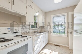 1912 N Hood St in Wichita, KS - Foto de edificio - Building Photo