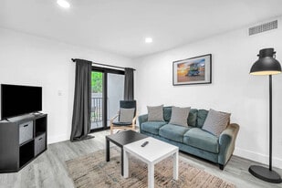 653 SW 2nd St, Unit SI ID1574012P in Miami, FL - Building Photo
