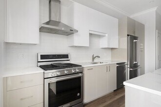 6555 W North Ave in Oak Park, IL - Foto de edificio - Building Photo