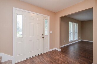 18135 Brooknoll Dr in Houston, TX - Building Photo - Building Photo