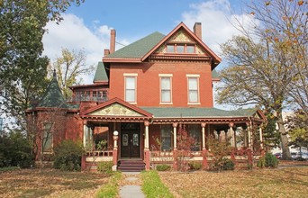 435 E Walnut St in Springfield, MO - Building Photo - Building Photo