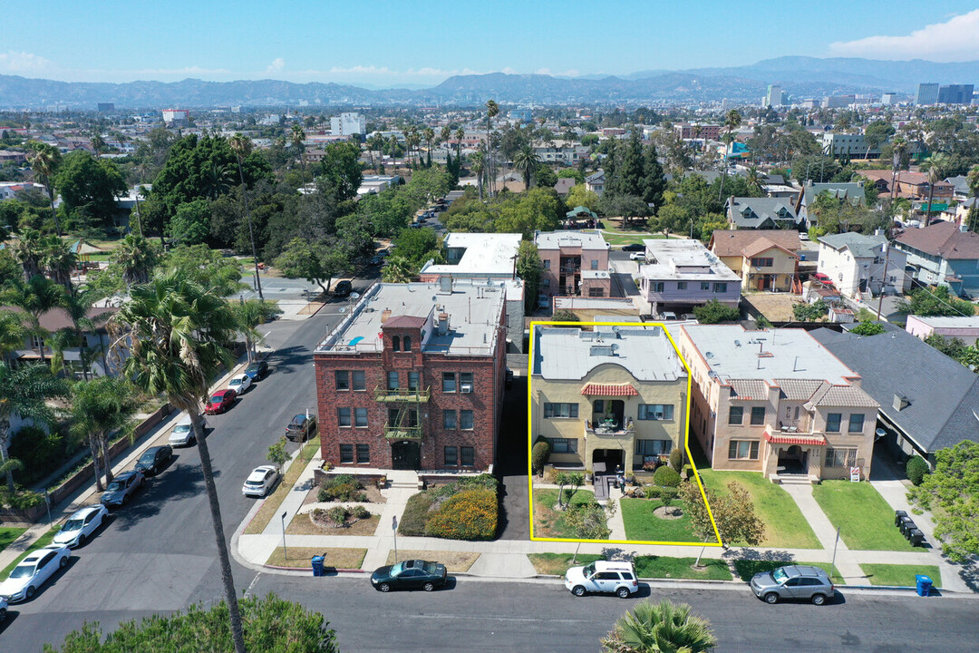 2325 W 25th St in Los Angeles, CA - Building Photo