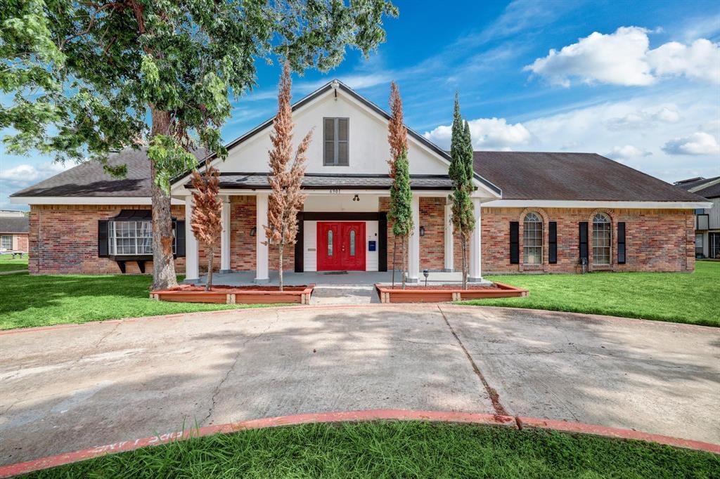 10627 Sandpiper Dr in Houston, TX - Building Photo
