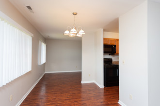 Meadowbrook Apartments in Slingerlands, NY - Building Photo - Interior Photo