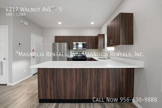 4217 Walnut Ave, Unit 5 in McAllen, TX - Foto de edificio - Building Photo