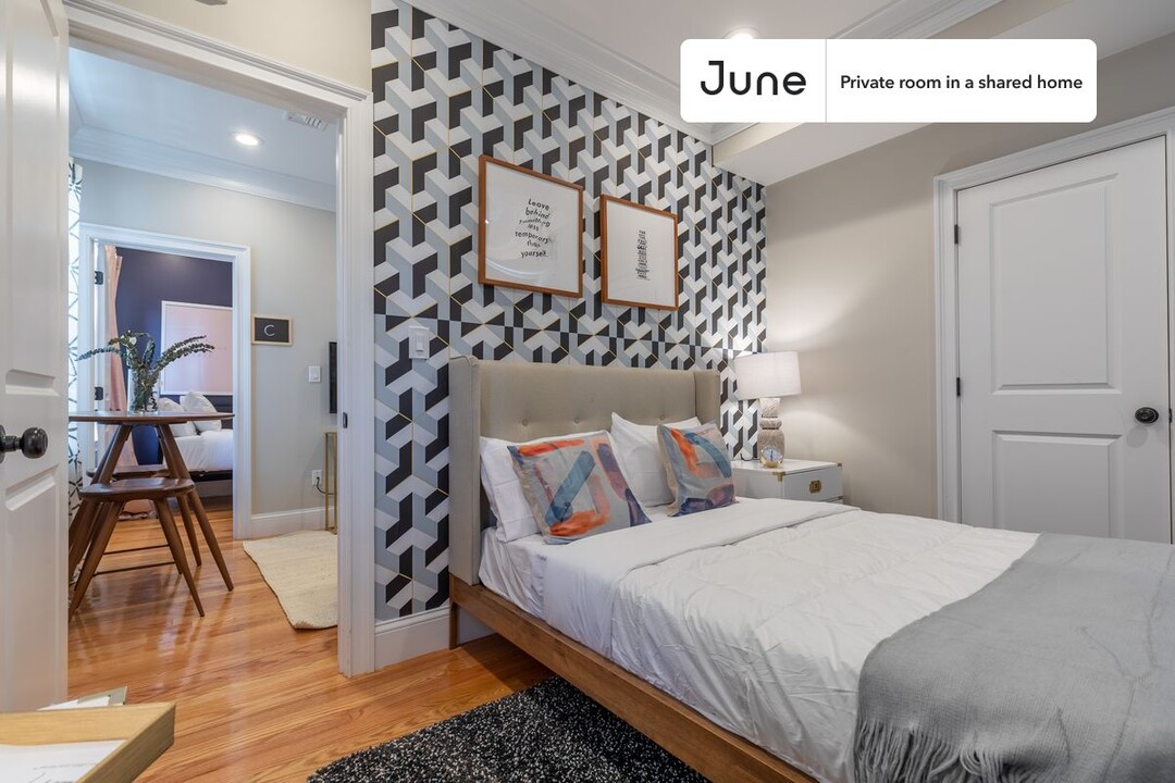 Private bedroom in 3 bed/1 bath Home in Boston, MA - Building Photo