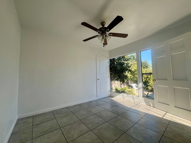 10523 Mansel Ave in Inglewood, CA - Building Photo - Building Photo