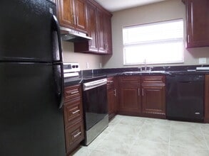 8618 Crater Terrace in West Palm Beach, FL - Building Photo - Building Photo
