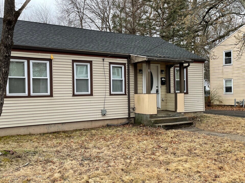 41 Higbie Dr in East Hartford, CT - Building Photo
