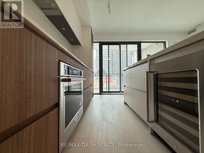 1-401 Hillsdale Ave W in Toronto, ON - Building Photo - Building Photo