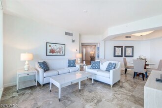 300 Dunes Blvd in Naples, FL - Building Photo - Building Photo