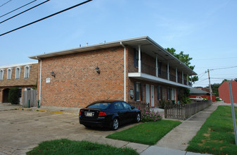 1358 Lake Ave in Metairie, LA - Foto de edificio - Building Photo