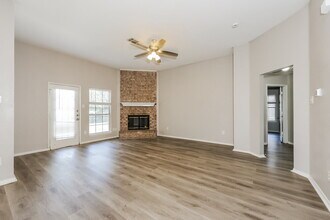 713 Crenshaw Dr in Cedar Hill, TX - Building Photo - Building Photo