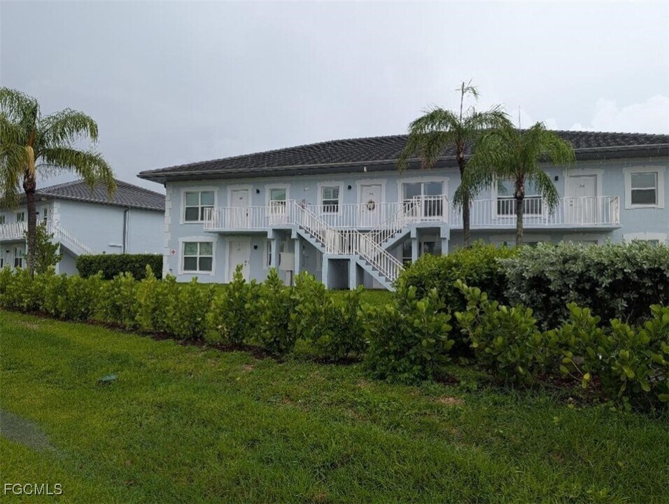 1936 Beach Pkwy in Cape Coral, FL - Building Photo