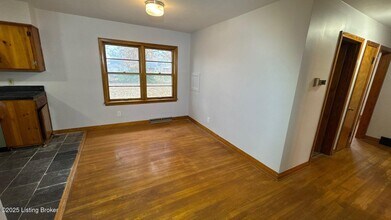 5908 Ashby Ln in Louisville, KY - Foto de edificio - Building Photo