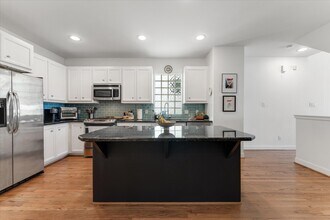 650 Westcross St in Houston, TX - Building Photo - Building Photo