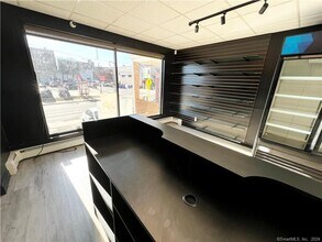 58 Washington St-Unit -Store front in Middletown, CT - Building Photo - Building Photo