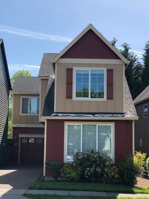 954 SE Elina Ave in Hillsboro, OR - Foto de edificio