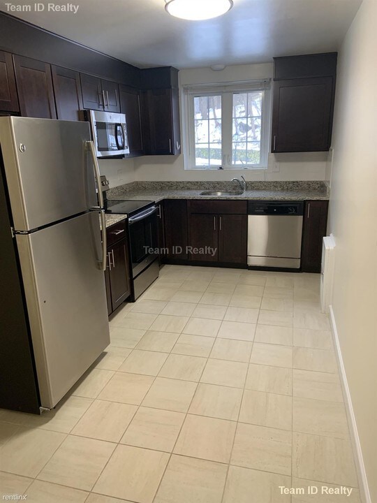 11 Captain Parker Arms-Unit -Apt 15 in Lexington, MA - Building Photo