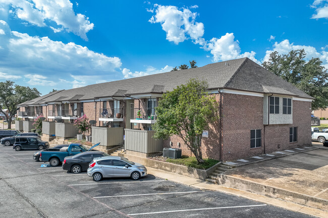 Highland Park Apartments in Sherman, TX - Building Photo - Building Photo